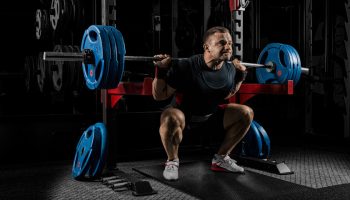 ¿Cuánto es un buen peso en sentadilla?