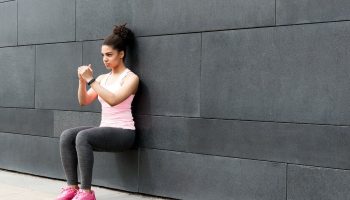 ¿Qué beneficio tiene la sentadilla en la pared?