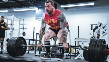 ¿Qué pasa si hago sentadillas con mucho peso?